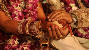 Marriage Scam: ಮದುವೆಗೆ ಆತುರ ಪಟ್ಟರೆ ದೋಖಾ ಗ್ಯಾರಂಟಿ- ಮದುವೆಯಾಗದ ಅವಿವಾಹಿತರು ಈ ಸುದ್ದಿ ನೋಡಲೇಬೇಕು.. 