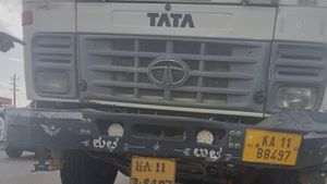 ಗುಂಡ್ಲುಪೇಟೆ ಬಳಿ ಭೀಕರ ಅಪಘಾತ: ಟಿಪ್ಪರ್ ಹರಿದು ಪತಿ-ಪತ್ನಿ, 2 ವರ್ಷದ ಮಗು ಸಾವು 