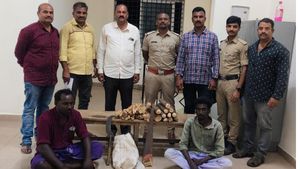 ಚಾಮರಾಜನಗರ: ಬೈಕ್‌ನಲ್ಲಿ ಅಕ್ರಮವಾಗಿ ಶ್ರೀಗಂಧ ಸಾಗಾಟ: ಆರೋಪಿಗಳನ್ನು ಬಲೆಗೆ ಕಡವಿದ ಪೊಲೀಸರು