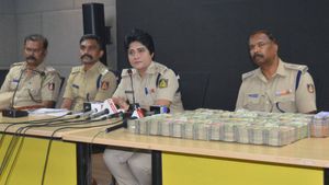 ಮೊಬೈಲ್ ಮೂಲಕ ಬಳ್ಳಾರಿ ಕಂಪನಿಯಿಂದ 2 ಕೋಟಿ ದೋಚಿದ 23ರ ಯುವಕ! 