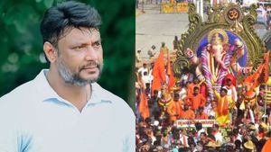  ಚಿತ್ರದುರ್ಗ: ಹಿಂದೂ ಮಹಾಗಣಪತಿ ಶೋಭಾಯಾತ್ರೆಯಲ್ಲಿ ಕೊಲೆ ಆರೋಪಿ ನಟ ದರ್ಶನ್ ಭಾವಚಿತ್ರದ ಫ್ಲ್ಯಾಗ್ ಹಾರಾಟ: ಮುಂದೇನಾಯ್ತು?
