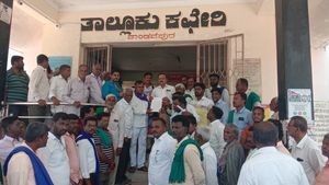 ಮುನಿರತ್ನ ಶಾಸಕತ್ವ ವಜಾಕ್ಕೆ ಆಗ್ರಹ: ಮಂಡ್ಯದಲ್ಲಿ ದಲಿತ, ರೈತ ಸಂಘಟನೆಗಳ ಪ್ರತಿಭಟನೆ