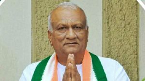  ʼನಿನ್ನ ಬೆತ್ತಲೆಗೊಳಿಸಿ, ಮೆರವಣಿಗೆ ಮಾಡ್ತೀನಿ..ʼ ವೇದಿಕೆಯಲ್ಲೇ ವಾರ್ನಿಂಗ್‌ ಕೊಟ್ಟ ಶಾಸಕ