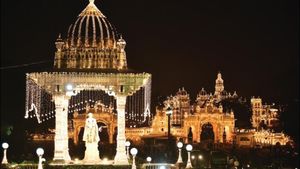 ದಸರಾಕ್ಕೆ ತೆರೆದುಕೊಳ್ಳುತ್ತಿರುವ ಮೈಸೂರು: ಈ ಕ್ಷಣಗಳು ಪ್ರವಾಸಿಗರಿಗೆ ಇಷ್ಟವಾಗುವುದೇಕೆ?