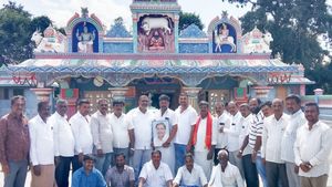 ಸಿಎಂ ಸಿದ್ದರಾಮಯ್ಯ ಆರೋಪ ಮುಕ್ತರಾಗಲಿ: ಅಹಲ್ಯಾ ಬೀರಪ್ಪ ದೇವಾಲಯದಲ್ಲಿ ವಿಶೇಷ ಪೂಜೆ