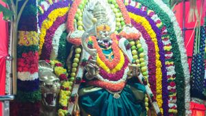 Shivamogga Temple: ಈ ದೇವರಿಗೆ ಒಣಮೆಣಸಿನಕಾಯಿ ರುಬ್ಬಿ ಹಚ್ಚಿದರೆ ದುಷ್ಟಶಕ್ತಿಗಳು ಹತ್ತಿರ ಸುಳಿಯಲ್ಲ..