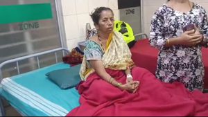  ಸತ್ತೇಗಾಲ: ಕೌಟುಂಬಿಕ ಕಲಹದಿಂದ ಬೇಸತ್ತು ಕಾವೇರಿ ನದಿಗೆ ಹಾರಿದ ಮಹಿಳೆ ರಕ್ಷಿಸಿದ ಗ್ರಾಮಸ್ಥರು-ಆಗಿದ್ದೇನು? ಇಲ್ಲಿದೆ ವಿವರ   
