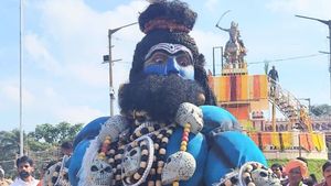 ಕಿತ್ತೂರು ಉತ್ಸವ-2024ಕ್ಕೆ ಅದ್ಧೂರಿ ಚಾಲನೆ: ಜನಮನ ಸೆಳೆದ ವಿಶೇಷ ಮೆರವಣಿಗೆ