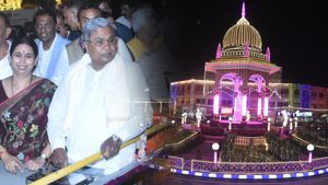  Mysuru Dasara: ಅದ್ದೂರಿ ದೀಪಾಲಂಕಾರಕ್ಕೆ ಮನಸೋತ ಸಿಎಂ ಸಿದ್ದರಾಮಯ್ಯ
