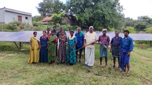  ಹನೂರು: ಒಂದು ತಿಂಗಳಿನಿಂದಲೂ ಬೆಳಕಿಲ್ಲದೆ ತುಳಸಿಕೆರೆ ಗ್ರಾಮಸ್ಥರ ಪರದಾಟ