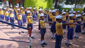 ಗುಂಡ್ಲುಪೇಟೆ: 8 ವರ್ಷಗಳಿಂದ ಪಟಾಕಿ ಹಚ್ಚದ ಈ ಶಾಲೆ ವಿದ್ಯಾರ್ಥಿಗಳು.!, ಕಾರಣ ಏನು ಗೊತ್ತಾ? 