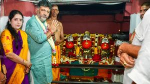Hasanamba Jatra 2024: ಹಾಸನಾಂಬೆ ದರ್ಶನಕ್ಕೆ ಭಕ್ತ ಸಾಗರ, ಕಾಣಿಕೆ ಹುಂಡಿ ಭರ್ತಿ 