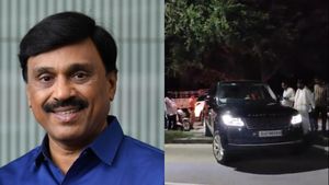  'ಸಿಎಂ ಬಂದ್ರೆ ನಂಗೇನು..' ಅಂತ ಡಿವೈಡರ್‌ ಮೇಲೆ ಕಾರು ಹತ್ತಿಸಿದ ಜನಾರ್ದನ ರೆಡ್ಡಿ!