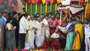 Mysuru Dasara 2024: ನಾಡಹಬ್ಬದ ದಸರಾಗೆ ಅದ್ಧೂರಿ ಚಾಲನೆ: ಕನ್ನಡಿಗರ ಹಬ್ಬವೆಂದ ಡಾ. ಹಂಪ ನಾಗರಾಜಯ್ಯ