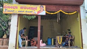 'ಶೋಭಾ ಕರಂದ್ಲಾಜೆ ಚಿಕನ್-ಮಟನ್ ಶಾಪ್': ಫ್ಯಾನ್ ಅಂಗಡಿ ಫುಲ್ ವೈರಲ್