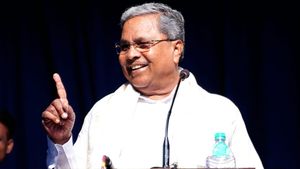  ಸಿದ್ದರಾಮಯ್ಯ ಫೋಟೋ ಇಟ್ಟು ಪೂಜೆ ಮಾಡ್ಬೇಕು..! ಶಾಸಕನಿಂದ ಗುಣಗಾನ