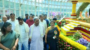  Mysuru Dasara Flowershow:  ಕಣ್ಮನ ಸೆಳೆಯುತ್ತಿದೆ ದಸರಾ ಫಲಪುಷ್ಪ ಪ್ರದರ್ಶನ 