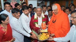 ಸುತ್ತೂರು ಶಾಖಾ ಮಠಕ್ಕೆ ಮುಖ್ಯಮಂತ್ರಿ ಸಿದ್ದರಾಮಯ್ಯ ಭೇಟಿ