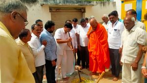 ನಂಜನಗೂಡು: 12.5 ಲಕ್ಷ ವೆಚ್ಚದಲ್ಲಿ ಹೈಟೆಕ್ ಶೌಚಾಲಯ ನಿರ್ಮಾಣಕ್ಕೆ ಭೂಮಿ ಪೂಜೆ 