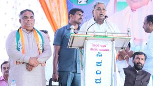  ಹಾವೇರಿಯಲ್ಲಿ ಅವಘಡ..! ಹಾರಿ ಹೋಯ್ತು ಸಿಎಂ ಸಿದ್ದರಾಮಯ್ಯ ಇದ್ದ ಪೆಂಡಾಲ್‌
