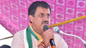 Chennapatna By Election: ಒಂದೇ ಕ್ಷೇತ್ರದಲ್ಲಿ ತಾಯಿ, ಮಗ ಇಬ್ಬರನ್ನೂ ಸೋಲಿಸಿದ 'ಸೈನಿಕ'! 