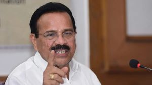  ಮಂಗಳೂರು ರೈಲ್ವೆ ನಿಲ್ದಾಣದಲ್ಲಿ ಮಲಯಾಳಂ ಸೂಚನಾ ಫಲಕ ಅಳವಡಿಕೆ: ಸದಾನಂದ ಗೌಡ ಹೇಳಿದ್ದೇನು?