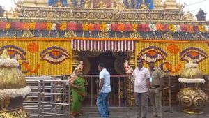 ಹಾಸನಾಂಬೆ ದರ್ಶನದಲ್ಲಿ ಅವ್ಯವಸ್ಥೆ: ಜಿಲ್ಲಾಡಳಿತಕ್ಕೆ ಭಕ್ತಾಧಿಗಳ ನೇರ ಪ್ರಶ್ನೆ