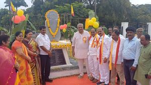  ಕನ್ನಡ ರಾಜ್ಯೋತ್ಸವ 2024: ಚಾಮರಾಜನಗರದಲ್ಲಿ ಹಲ್ಮಿಡಿ ಶಾಸನದ ಪ್ರತಿಕೃತಿ ಅನಾವರಣ