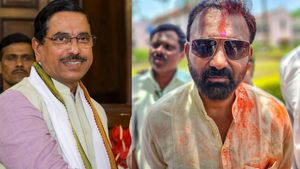 ಸಂತೋಷ್‌ ಲಾಡ್ vs ಪ್ರಹ್ಲಾದ ಜೋಶಿ ಗುದ್ದಾಟ: ಹುಬ್ಬಳ್ಳಿ - ಧಾರವಾಡ ಪಾಲಿಕೆಯ ಮಹತ್ವದ ಕೆಲಸ ಸ್ಥಗಿತ!