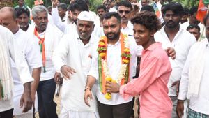 Shiggoan: ನಾನು ಬ್ಯಾಟ್ಸಮನ್ ಸೆಂಚುರಿ ಹೊಡೆದೇ ಹೊಡೆಯುತ್ತೇನೆ: ಎದುರಾಳಿಗೆ ಭರತ್ ಬೊಮ್ಮಾಯಿ ಟಕ್ಕರ್