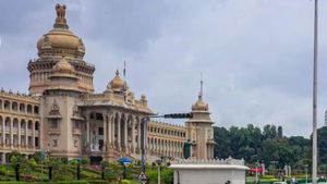 ಚಿತ್ರದುರ್ಗ: ವಕ್ಫ್ ಬೋರ್ಡ್‌ಗೆ ಸೇರಿದ 5 ಹೆಕ್ಟೇರ್‌ ಹಿಂದೂ ರುದ್ರಭೂಮಿ- ಎರಡು ಧರ್ಮದವರ ಮಧ್ಯೆ ಧಂಗಲ್‌ 