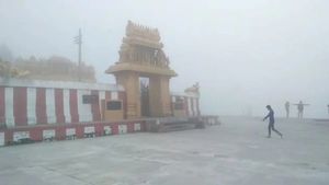  Himavad Gopalaswamy Hills: ಥೇಟ್‌ ಕಾಶ್ಮೀರದಂತೆ ಹಿಮವದ್‌ ಗೋಪಾಲಸ್ವಾಮಿ ಬೆಟ್ಟದಲ್ಲಿ ಹಿಮದ‌ ಮಳೆ