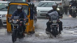  Heavy Rain: ಭಾರೀ ಮಳೆಯಿಂದ ಹನೂರು ತಾಲ್ಲೂಕಿನಲ್ಲಿ ಜನಜೀವನ ಅಸ್ತವ್ಯಸ್ತ