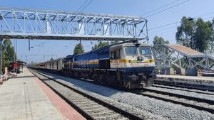 Mangaluru-Vijayapura Train: ಮಂಗಳೂರು-ವಿಜಯಪುರ ರೈಲು ವಿಸ್ತರಣೆ, ವೇಳಾಪಟ್ಟಿ ಬದಲು 