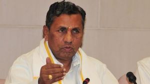  K.H.Muniyappa Car Accident: ಹಾಸನದ ಬಳಿ ಕೆ.ಎಚ್‌.ಮುನಿಯಪ್ಪ ಕಾರು ಅಪಘಾತ