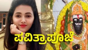 Pavithra Gowda: ಜೈಲಿನಿಂದ ಹೊರಬಂದ ಪವಿತ್ರಾ-  ಮುನೇಶ್ವರನಿಗೆ ತಾಯಿ ಪೂಜೆ- ಆರತಿಗಾಗಿ ಮಗಳ ಸಿದ್ಧತೆ
