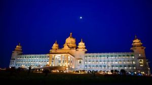 ಶತಮಾನೋತ್ಸವ: ಸುವರ್ಣಸೌಧದಲ್ಲಿ ಬೃಹತ್ ಗಾಂಧೀ‌ ಪ್ರತಿಮೆ ಅನಾವರಣದ ಅಪ್ಡೇಟ್