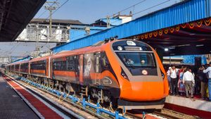 Vande Bharat Express: ಮಂತ್ರಾಲಯ ಭಕ್ತರಿಗೆ ಸಿಹಿಸುದ್ದಿ, ವಂದೇ ಭಾರತ್ ಸಮಯ ಪರಿಷ್ಕರಣೆ 