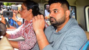 Prajwal Revanna: ತನ್ನದೇ ರಾಸಲೀಲೆಯ ವೀಡಿಯೋ ವೀಕ್ಷಿಸಿದ ಪ್ರಜ್ವಲ್ ರೇವಣ್ಣ!