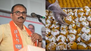  ಬಿಜೆಪಿ ಎಂಎಲ್‌ಸಿ ಹೆಸರಲ್ಲಿ ವಿಷದ ಸ್ವೀಟ್‌ ಬಾಕ್ಸ್‌ ಕಳಿಸಿದ್ದವ ಅರೆಸ್ಟ್‌, ಕಾರಣ ಕೇಳಿ ಎಲ್ಲರೂ ಶಾಕ್‌
