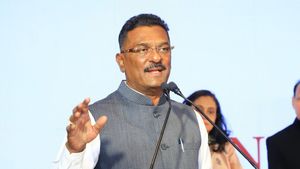 ಕಂಡಕ್ಟರ್ ಹಲ್ಲೆ ಪ್ರಕರಣ: ಕರ್ನಾಟಕ ಸ್ಪಷ್ಟ ನಿಲುವು ತೆಗೆದುಕೊಳ್ಳಲಿ ಎಂದ ಮಹಾರಾಷ್ಟ್ರ!
