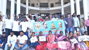ಚಾಮುಂಡಿ ಬೆಟ್ಟದ ಪಿಡಿಒ ವಿರುದ್ಧ ಮಾನವ ಹಕ್ಕುಗಳ ರಕ್ಷಣಾ ಸಮಿತಿ ಪ್ರತಿಭಟನೆ
