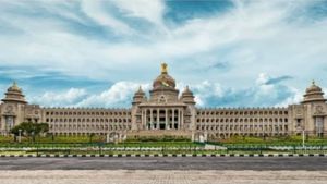 ಸರ್ಕಾರಕ್ಕೇ ಮೋಸ: ತಹಶೀಲ್ದಾರ್ ಸೇರಿ 6 ಜನ ಅಧಿಕಾರಿಗಳು ಸಸ್ಪೆಂಡ್!