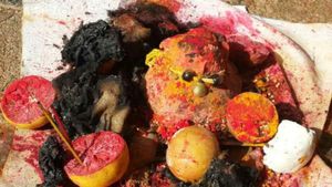 Chikkaballapur: ಛೂ ಮಂತರ ಎನ್ನುತ್ತಿರುವ ಮಹಿಳೆಗೆ ಬೆಚ್ಚಿ ಬಿದ್ದ ಚಿಕ್ಕಬಳ್ಳಾಪುರ ಜನ