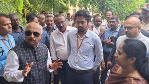 Government Employee: ಸರ್ಕಾರಿ ನೌಕರರಿಗೆ ಖಡಕ್ ಸೂಚನೆ ಕೊಟ್ಟ ಉಪ ಲೋಕಾಯುಕ್ತರು