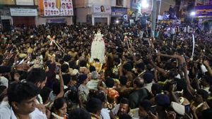 ಅದ್ದೂರಿಯಾಗಿ ನಡೆದ ಬೆಂಗಳೂರು ಕರಗ- ಸಾವಿರಾರು ಭಕ್ತರಿಂದ ದರ್ಶನ- ಸಿಎಂ, ಡಿಸಿಎಂ ಭಾಗಿ