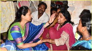 ಹುಬ್ಬಳ್ಳಿ ಮಗು ಪ್ರಕರಣ: ಬಾಲಕಿ ಮನೆಗೆ ರಾಜ್ಯ ಮಹಿಳಾ ಆಯೋಗದ ಅಧ್ಯಕ್ಷೆ ಭೇಟಿ, ಹೇಳಿದ್ದೇನು?