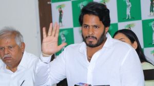 ಬೆಂಗಳೂರು ದಕ್ಷಿಣ ಜಿಲ್ಲೆ ಮಾಡಲು ಅಡ್ಡ ಹಾಕಿದ್ದು ಕುಮಾರಸ್ವಾಮಿ ಎಂಬ ಡಿಕೆಶಿ ಟಾಂಗ್‌ ಕೊಟ್ಟ ನಿಖಿಲ್‌