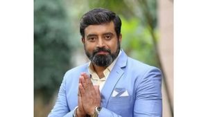 Actor Aniruddha: ಹದಗೆಟ್ಟ ಮುಖ್ಯರಸ್ತೆ ಮೇಲೆ ನಿಂತ ನಟ ಅನಿರುದ್ಧ, ವಿಡಿಯೋದಲ್ಲಿ ಹೇಳಿದ್ದೇನು?