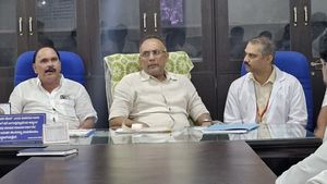 ಶಿವಮೊಗ್ಗ: ಸಚಿವರಿಂದ ಬೋಧಕ ಸಿಬ್ಬಂದಿ, ಸ್ಟಾಫ್‌ನರ್ಸ್ ನೇಮಕದ ಭರವಸೆ